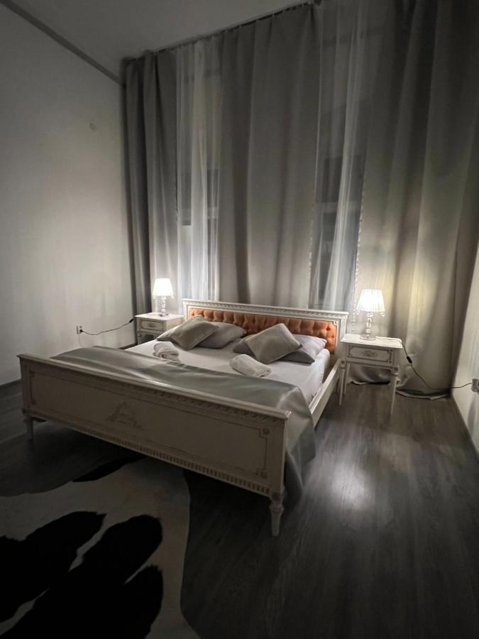 Csaky Palace 3 *